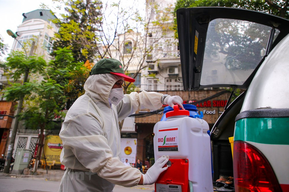 自从新冠肺炎疫情爆发以来，这是第四次对这些遗迹区进行消毒防疫。图自越通社