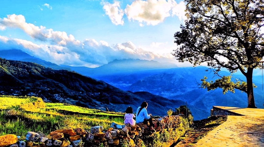 老街省巴沙县依梯乡Choan Then村面积236公顷，形成于约300年前，成为依梯乡最古老的村庄之一。 2021 年 6 月 7 日，老街省人民委员会发布第 1926/QD-UBND 号决定，承认老街省巴沙依梯乡Choan Then 村为省旅游目的地。这里拥有悠久的文化历史、独特的风土人情，美丽壮观的自然景观。图自Vietnam+