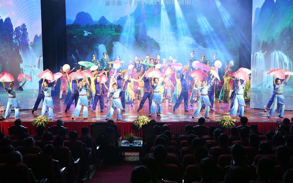 越南代表团的精彩艺术节目。越通社记者 杨江 摄