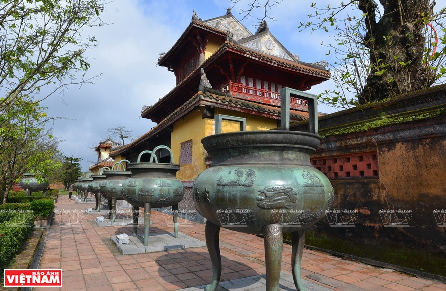 “九鼎” 国宝系列——阮朝时期铜器铸造技术的巅峰之作。图自越南画报