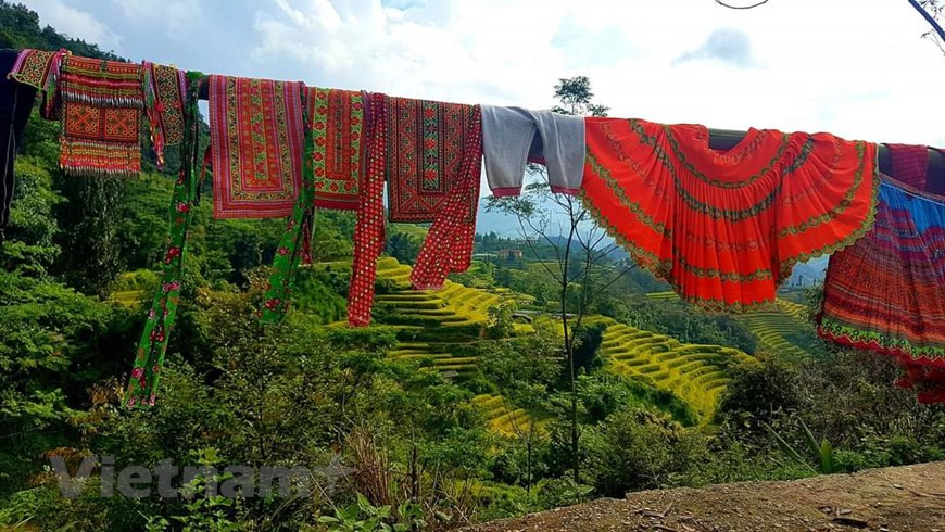 河江省黄树肥县不仅拥有雄伟壮观的自然景观 ，而且这里就是许多少数民族的传统文化汇聚之地。梯田耕地是东南亚地区山区同胞特有的耕种方式。河江省黄树肥乃至越南北部山区梯田具有历史意义，是该地区少数民族同胞长期定居历史和农业生产劳动习惯的证据。图自Vietnam+