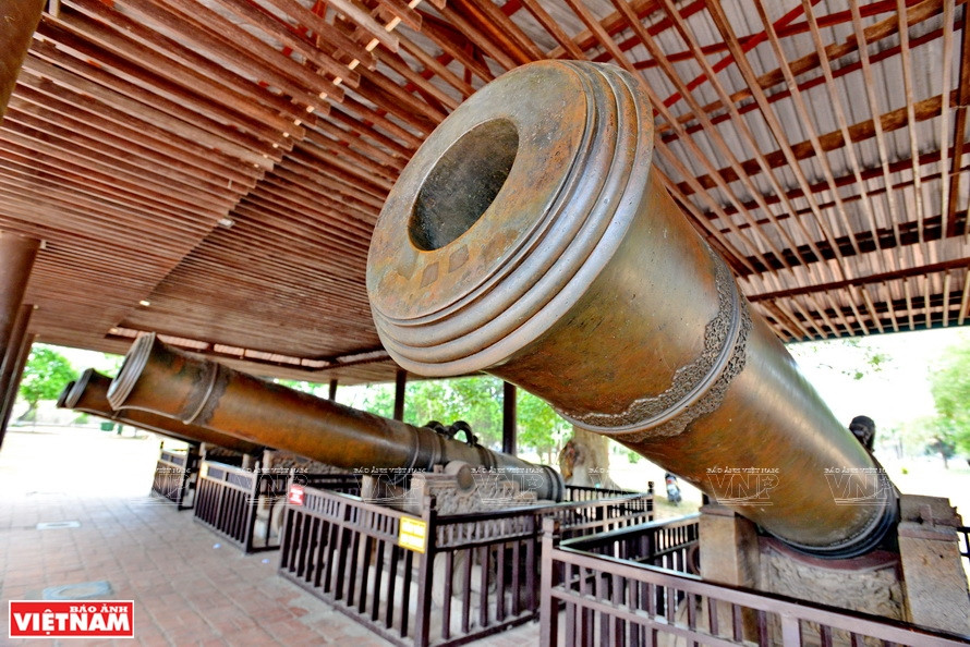 国宝“九位神仰”以赤铜精铸而成。图自越南画报