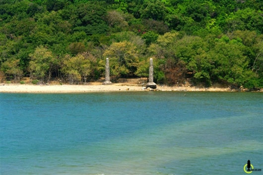 来到一字山，游客可陶醉于岛上的原始森林及丰富多样的野生生物群落。