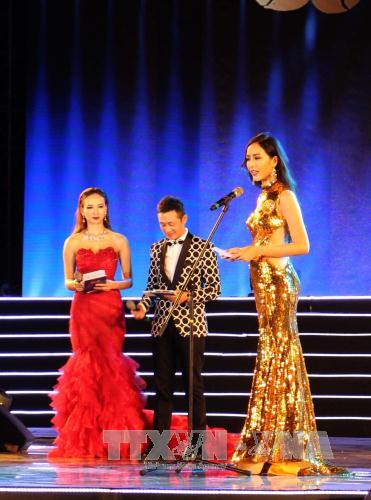 参赛选手的情境问答环节。（图片来源：越通社）