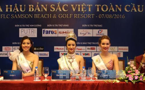 陈氏秋银冠军和亚季军举行新闻发布会。（图片来源：越通社）