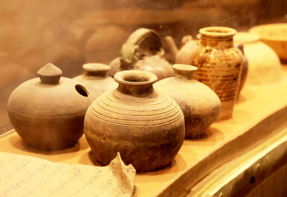 在昔日渔业村鱼露博物馆展示的一种鱼露小罐。图自越通社