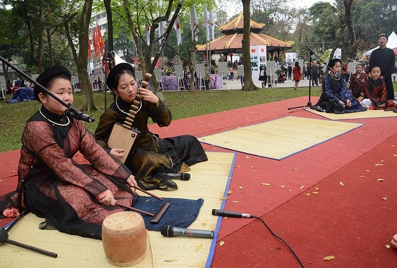 此外，还举行许多越南传统文化表演节目。（图片来源：人民报网）