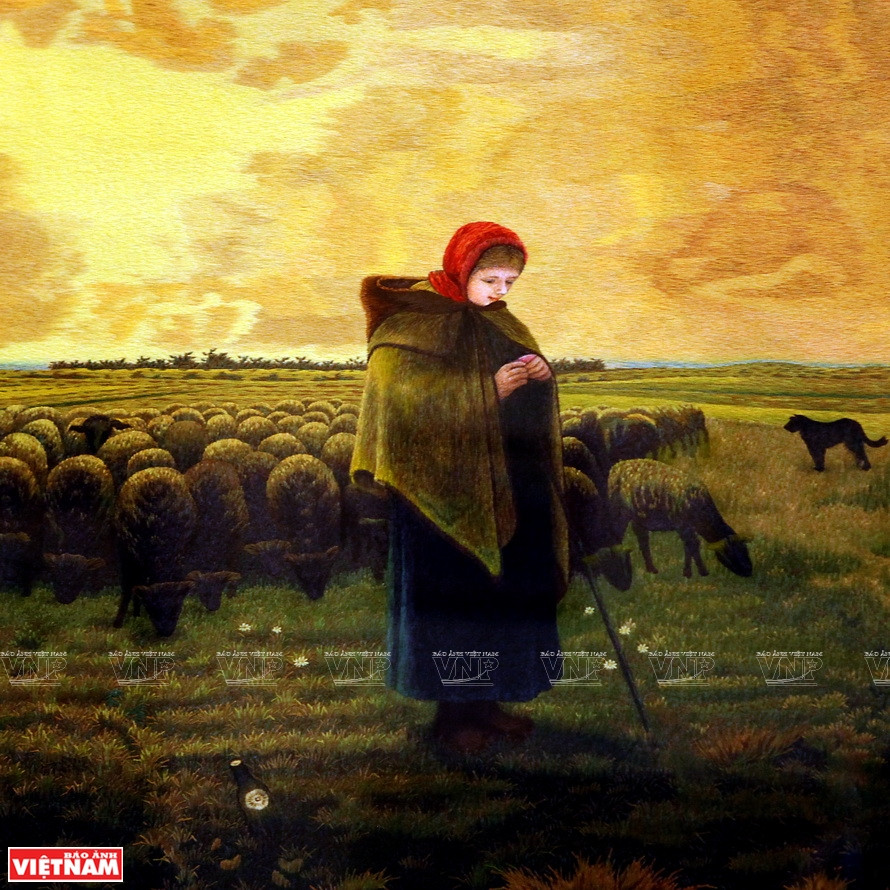 橘洞艺人用彩线绣出越南文化之美，为越南传统手工刺绣业添加异彩。越通社记者 郑部 摄