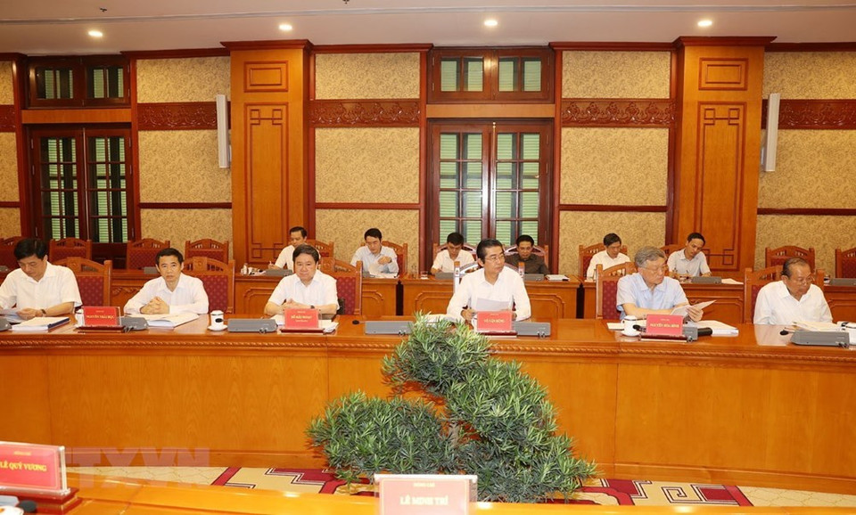 参加中央反腐败指导委员会常委会会议的代表。越通社记者智勇 摄