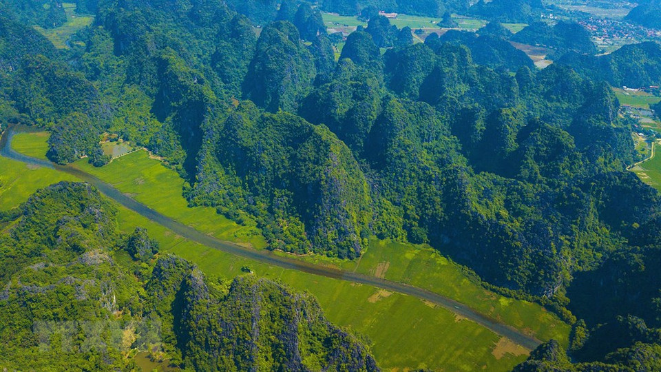 美如仙境的三谷景观。越通社记者明德 摄