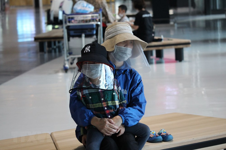 为了确保公民的健康并防止疫情扩散蔓延，越航已严格采取防疫措施。图自越通社