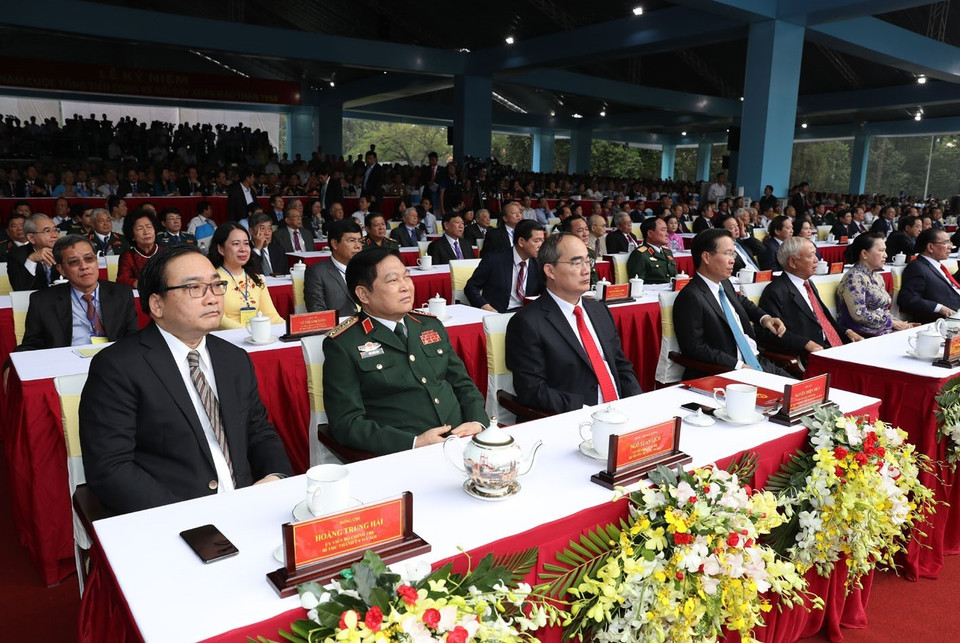 原党、国家领导以及代表们出席纪念典礼。（图片来源：越通社）