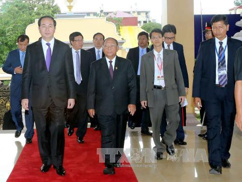 柬埔寨国会主席韩桑林会见陈大光主席。