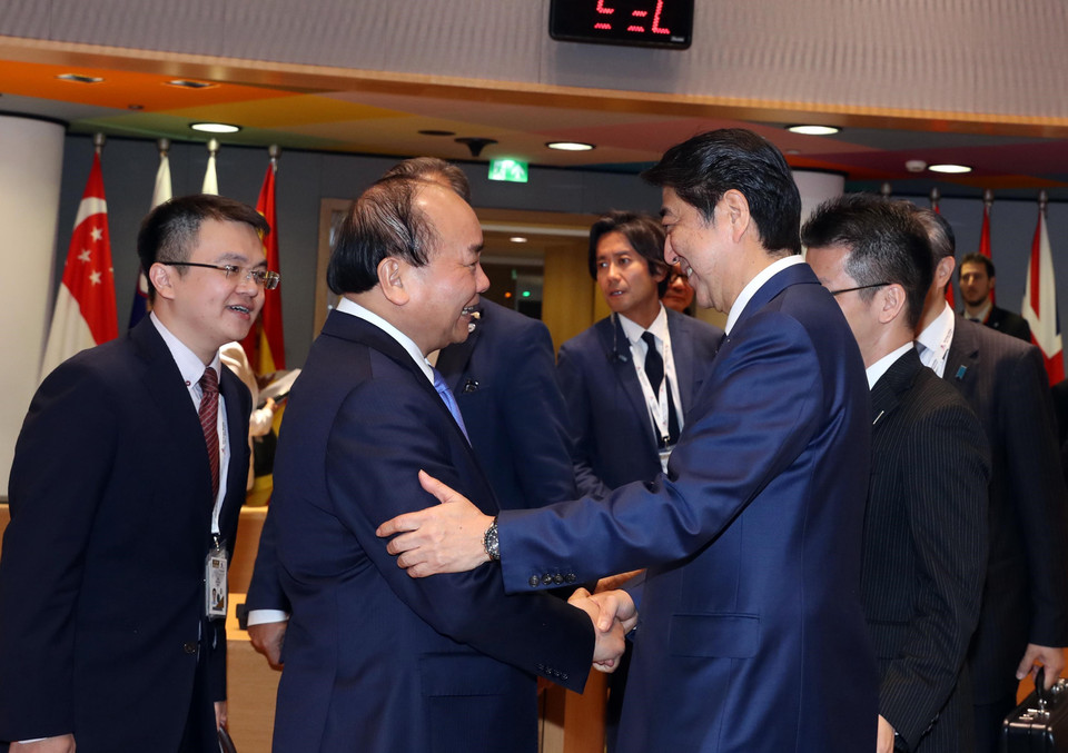 阮春福与日本首相安倍晋三。越通社记者 统一 摄