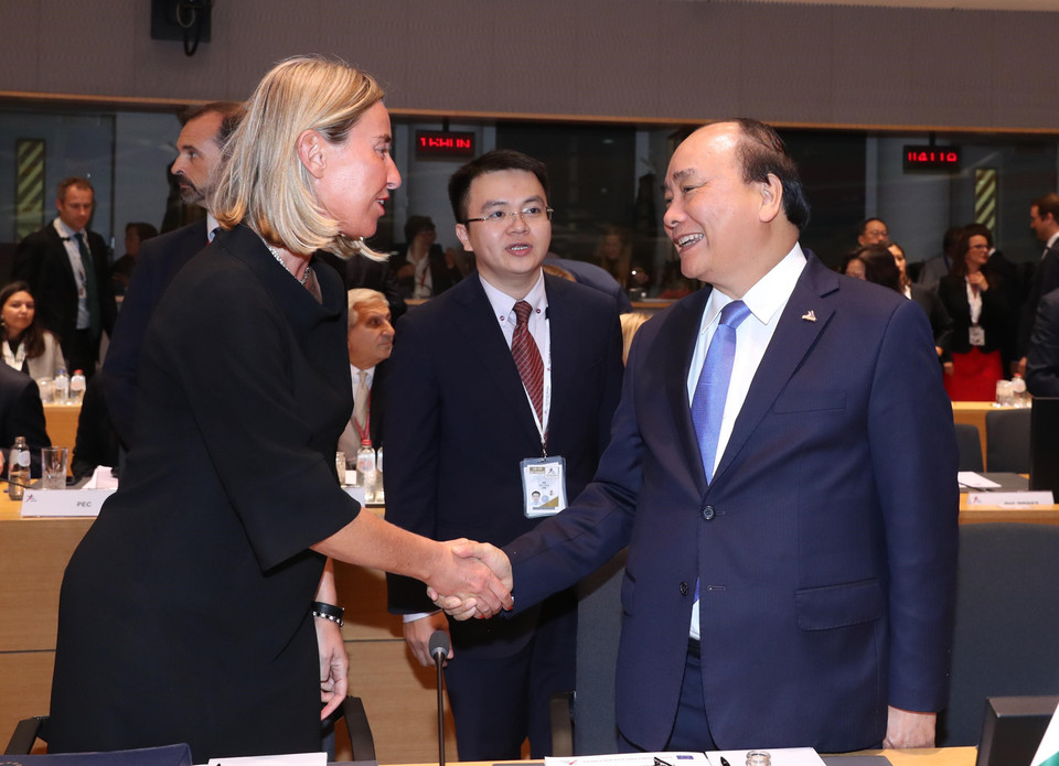 阮春福与欧盟外交与安全政策高级代表莫盖里尼（Federica Mogherini）。越通社记者 统一 摄