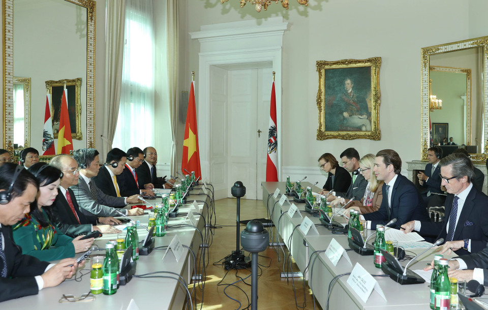 越南政府总理阮春福与奥地利总理举行会谈 。越通社记者 统一 摄