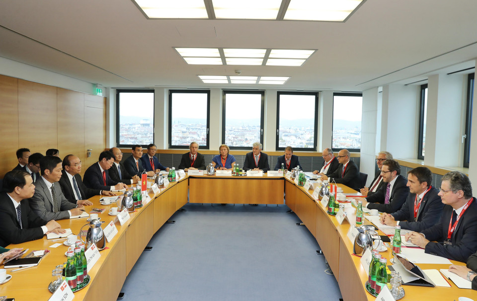 阮春福与奥地利溢流企业代表会面。越通社记者 统一 摄