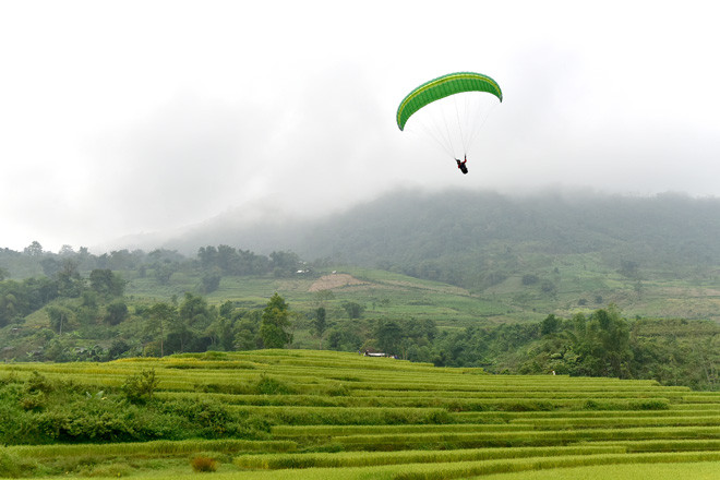 宣光省首次举行滑翔伞表演。图自http://baotuyenquang.com.vn
