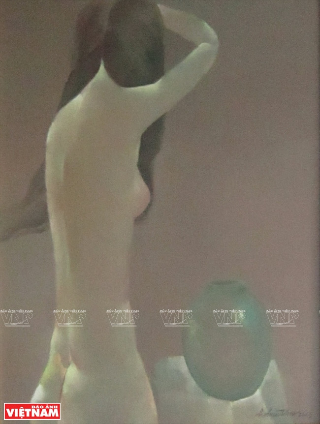 胡友首的《神秘》（粗布油画）。图自越通社