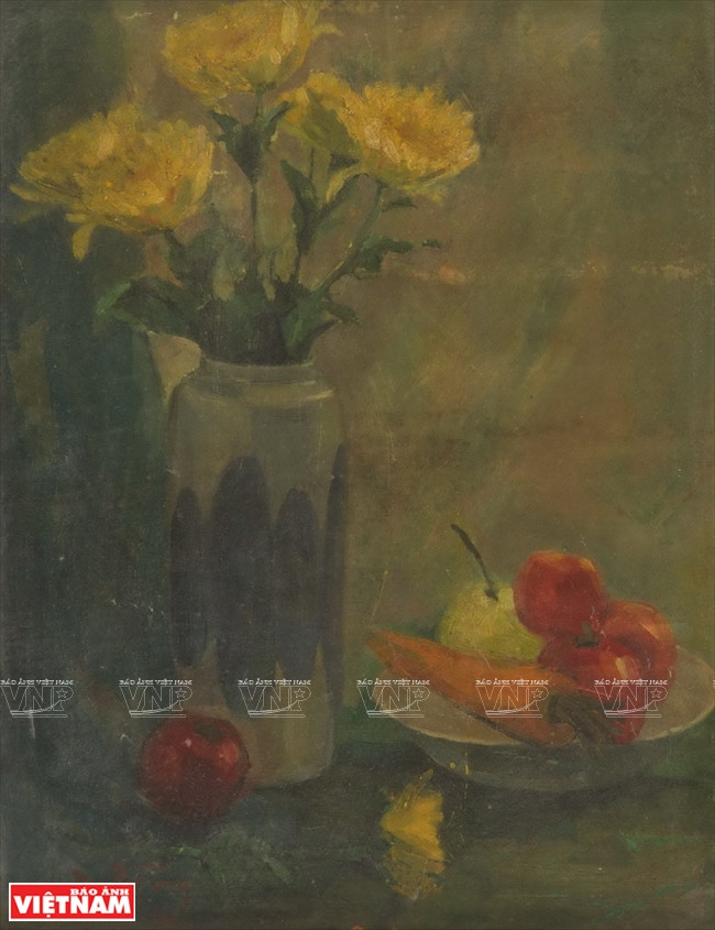 玉勇的《静物花朵》（粗布油画）。图自越通社