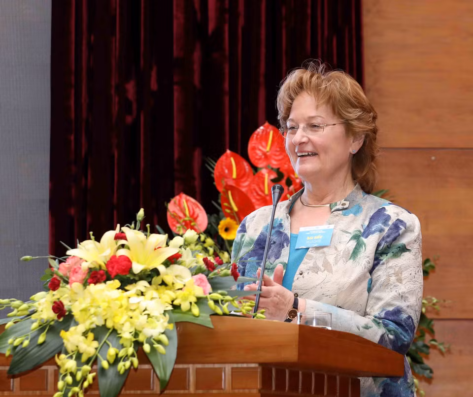 国际女科技人联络网（INWES）主席马特森在会上发表讲话。（图片来源：越通社）
