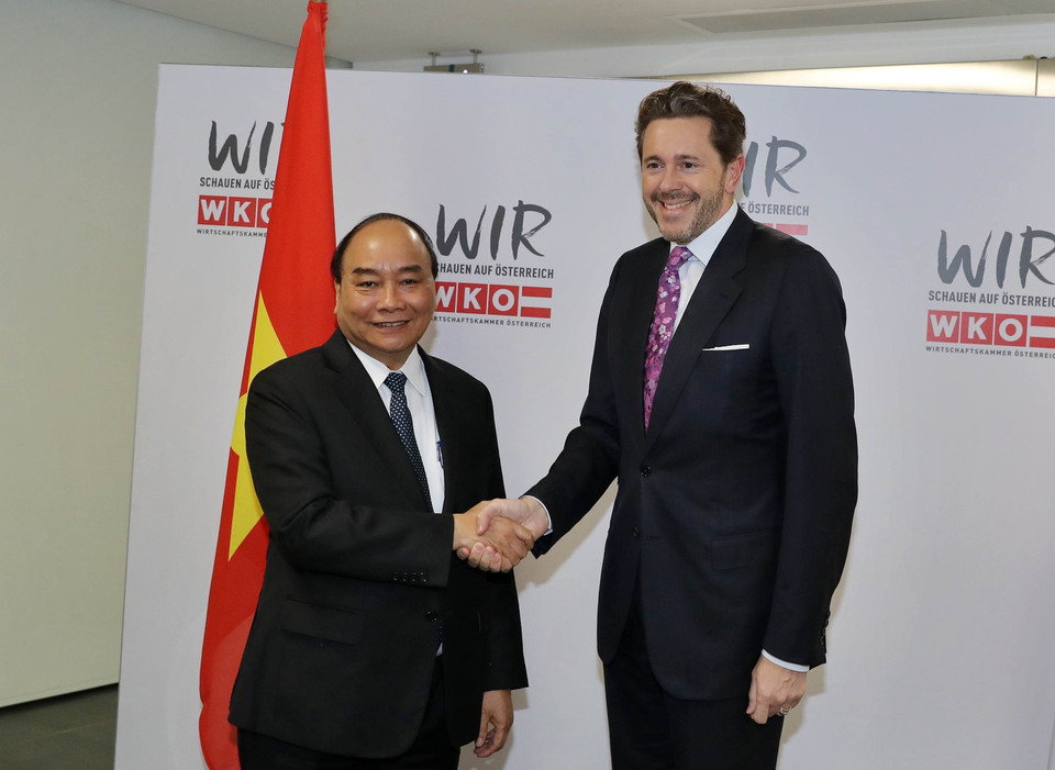 阮春福会见奥地利联邦经济部国务秘书马勒（Harald Mahrer）。越通社记者 统一 摄