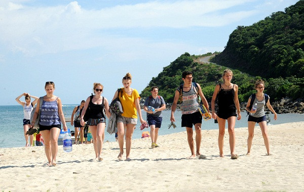 宁静浪漫的占婆岛海滩吸引很多游客。图自越南人民报