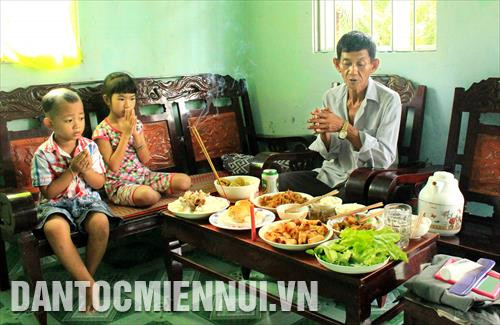 越南南部高棉族报孝节的独特。图自民族与山区画报