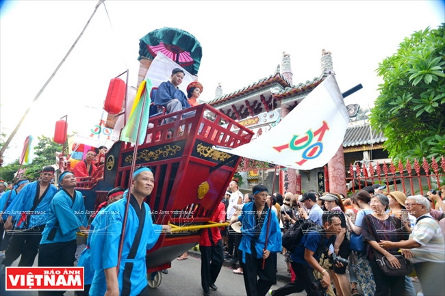 再现玉花公主与Araki Sotaro商人婚礼的景象。本报记者 清和 摄