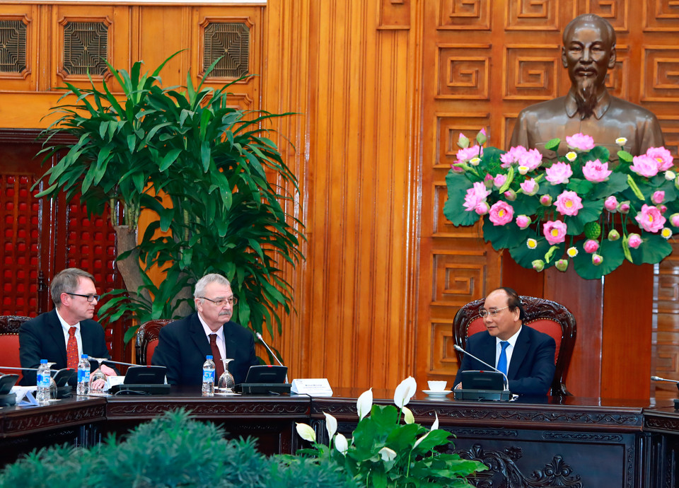 阮春福总理​会见美国东盟商业理事会高级副主席迈克尔•麦克拉克一行(图片来源：越通社)