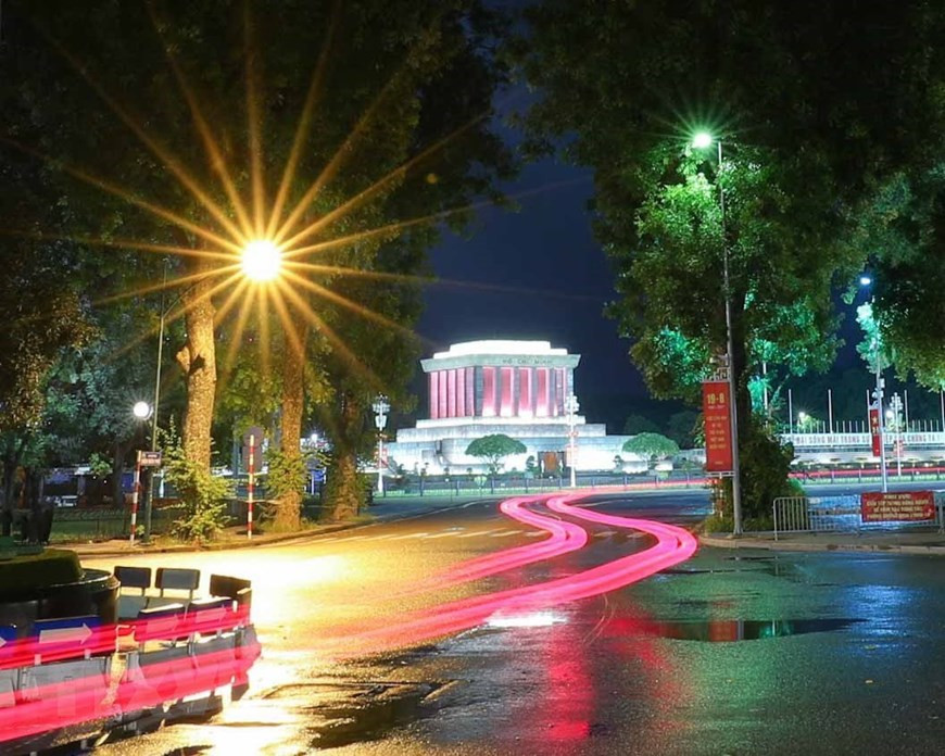 秋天夜晚的胡主席陵。图自越通社