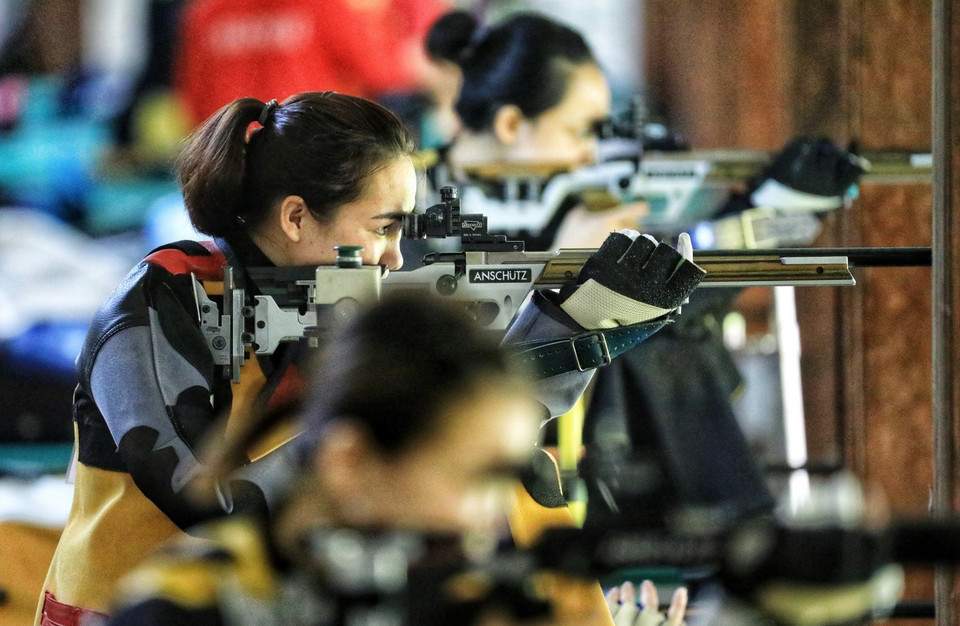 参加2021年国家射击俱乐部冠军赛的射手。图自越通社