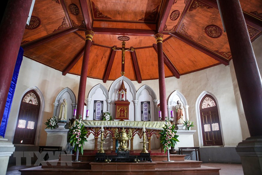 松山教堂仍完好保留着原始的生活和祭祀用具。图自越通社