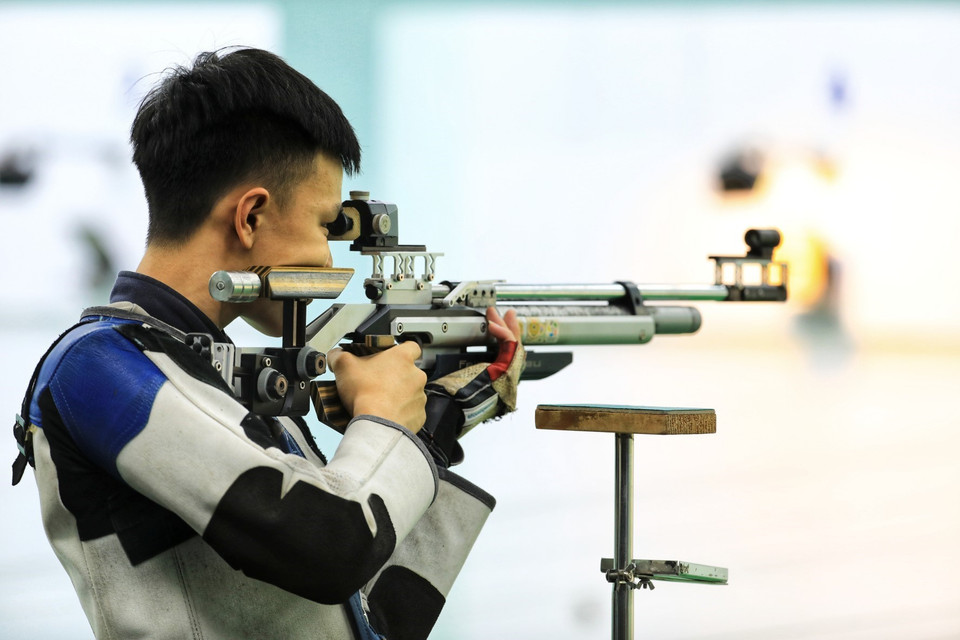 参加2021年国家射击俱乐部冠军赛的射手。图自越通社