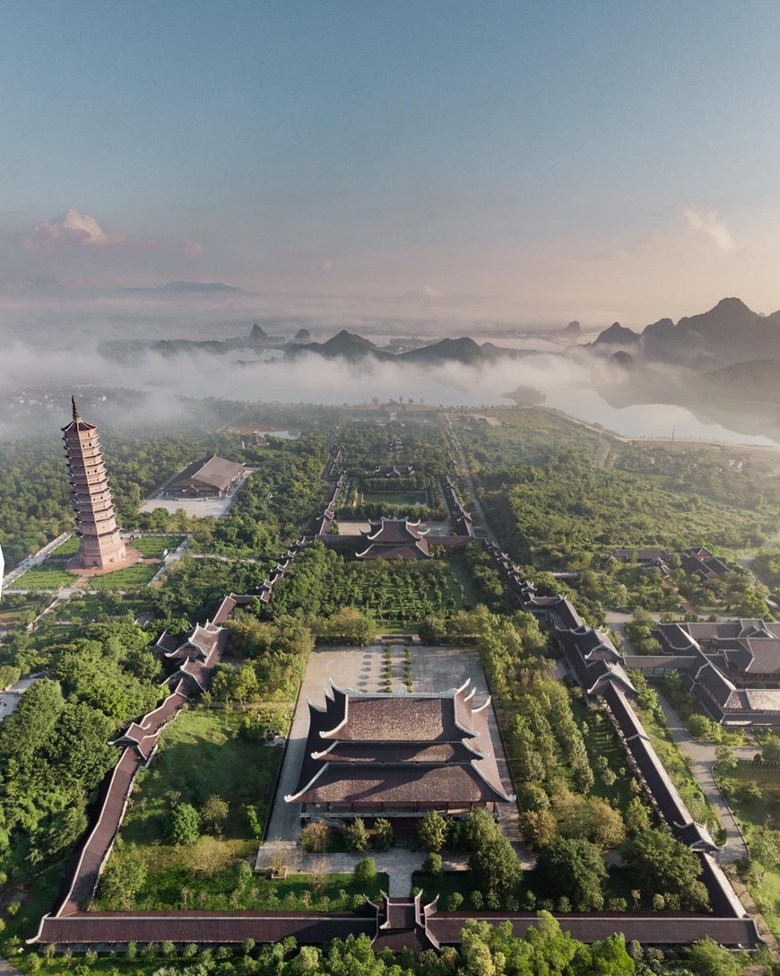 拜顶寺是东南亚地区最具规模的寺庙群体之一，距离河内95公里，面积539公顷，包括古寺和新寺。图自越通社