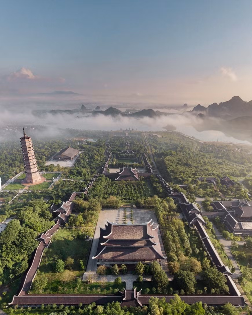 拜顶寺是东南亚地区最具规模的寺庙群体之一，距离河内95公里，面积539公顷，包括古寺和新寺。图自越通社