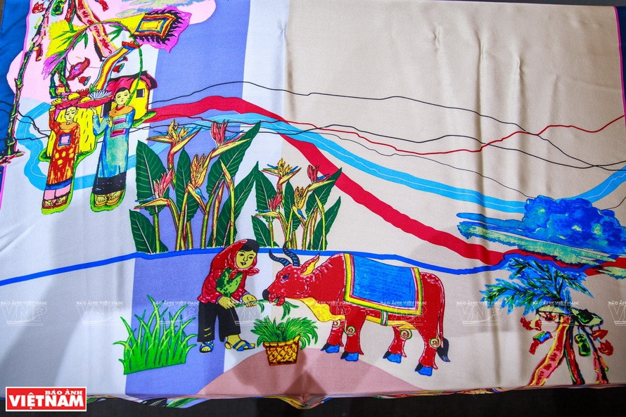 越南乡村画面出现在芳青设计师的设计作品上。图自越南画报