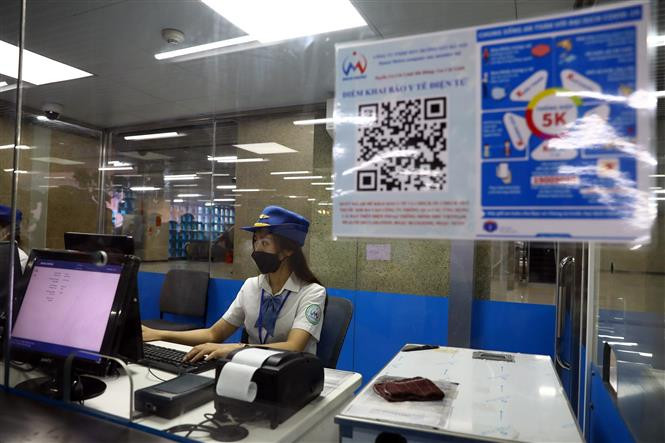 城市轻轨吉灵-河东线路沿线共55个公交线路。为使运营效率达到预期，市政府将对轻轨站周边的公交站进行迁移。图自越通社