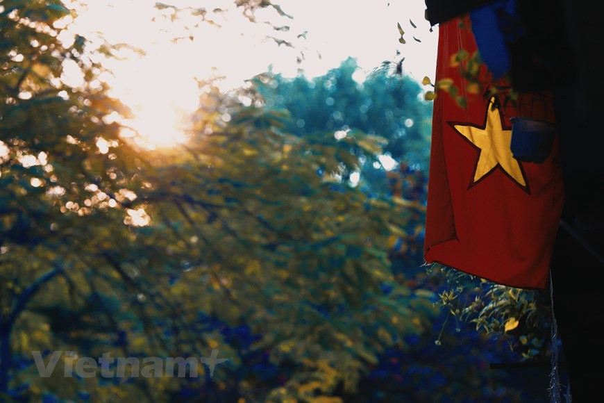 当夕阳落下，仿佛时间就静止，大家就放慢生活的节奏，欣赏河内市冬日浪漫之美。图自越通社