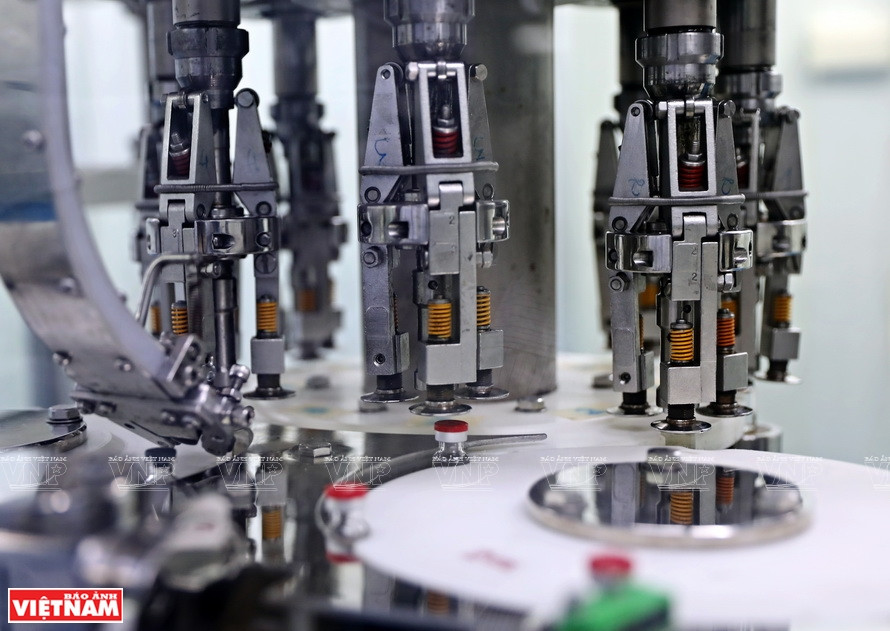 疫苗管子同时使用塑胶盖和铝盖等2个口盖。