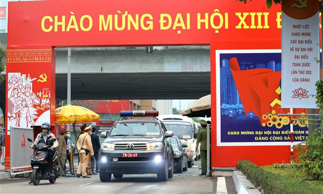 安保力量对进入国家会议中心的所有人员进行严格检查。图自越通社