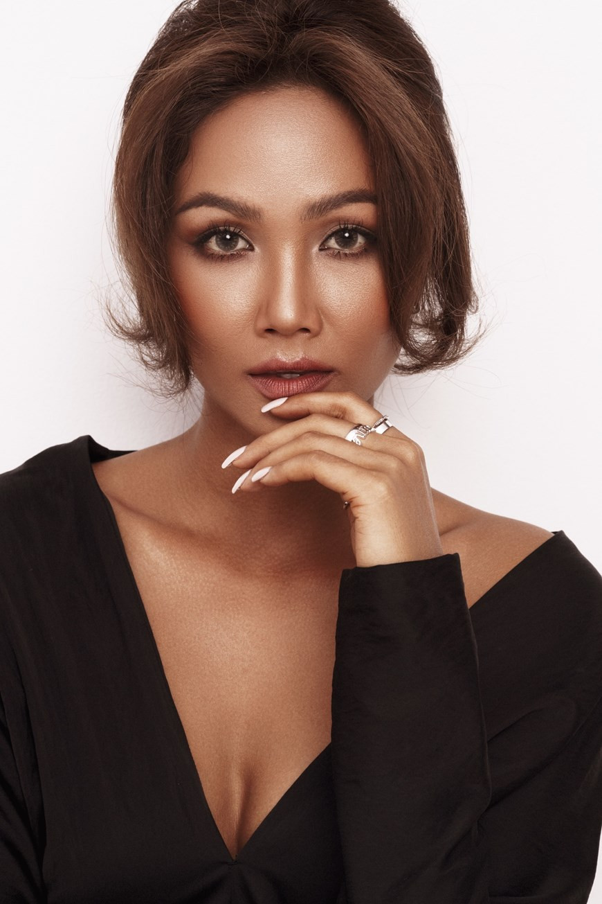 《The Next Face Vietnam》节目中的赫姮尼依教练。图自越通社