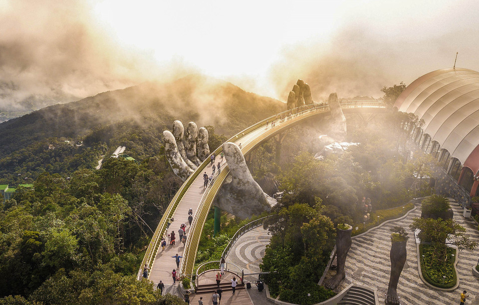 金桥被英国媒体列入世界新奇迹名录。图自《越南画报》