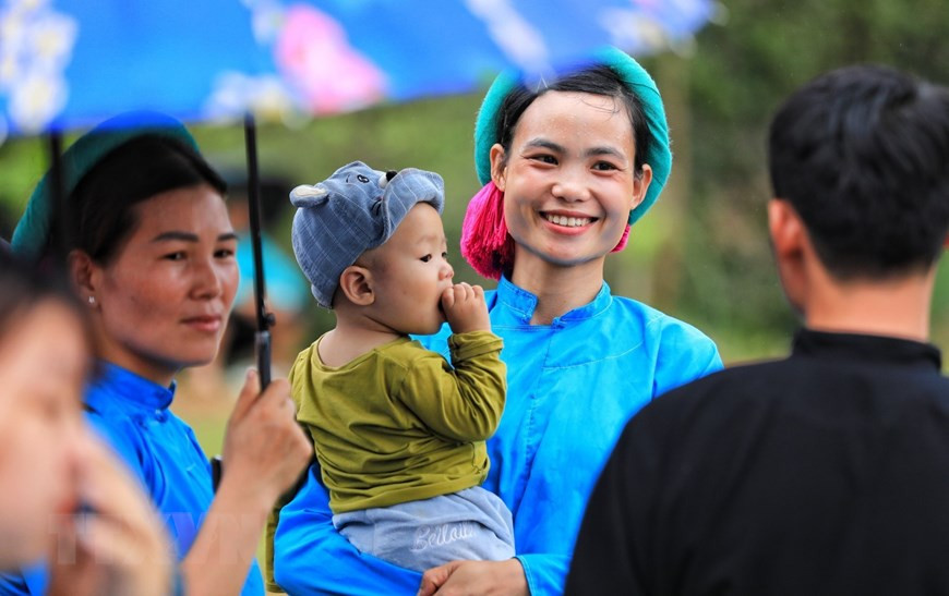 足球赛结束后，她们仍做好家里的家务。图片来源：越通社