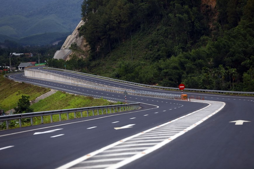 承天顺化省南东县溪椥镇的双层通道。图自越通社
