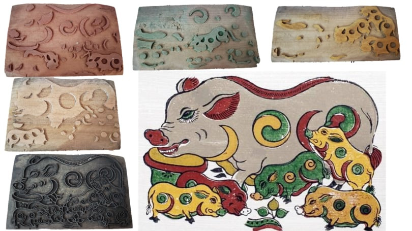 东湖民间画作品《猪群》及其木刻版。越通社记者 徐碧玉 摄