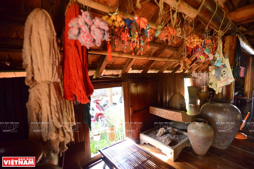 长屋里的厨房。越通社记者 清和 摄