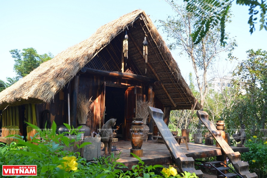 长屋就是保留埃地族文化精髓的地方。越通社记者 清和 摄