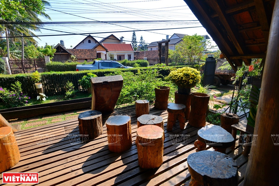 阳台——长屋的主要休闲空间。越通社记者 清和 摄