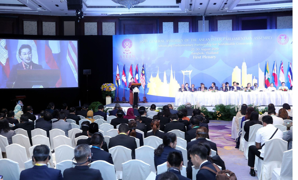 越南国会主席阮氏金银在会上发表讲话。图自越通社